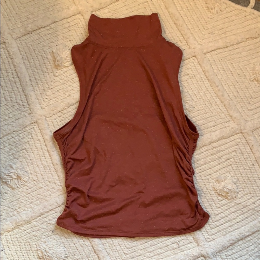 Burnt orange Lulu lemon tank top.